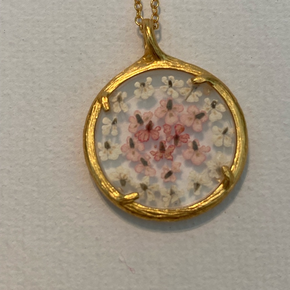 Catherine Weitzman Gold Floral Pendant Necklace